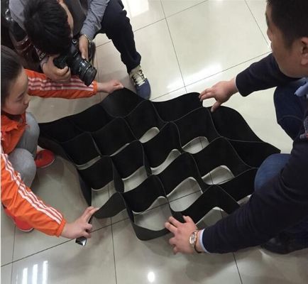 요구 된 크기 HDPE 자갈 안정화 격자 차로용 지오 셀 전통적인 재료