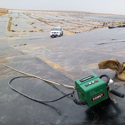 1.5mm HDPE 지오 멘브라인 인위적 호수 풍경 강 리브 채널 현장 훈련